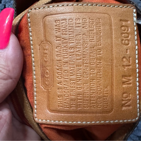 Coach Hampton Clip Signature Classic Shoulder Bag - Picture 8 of 14